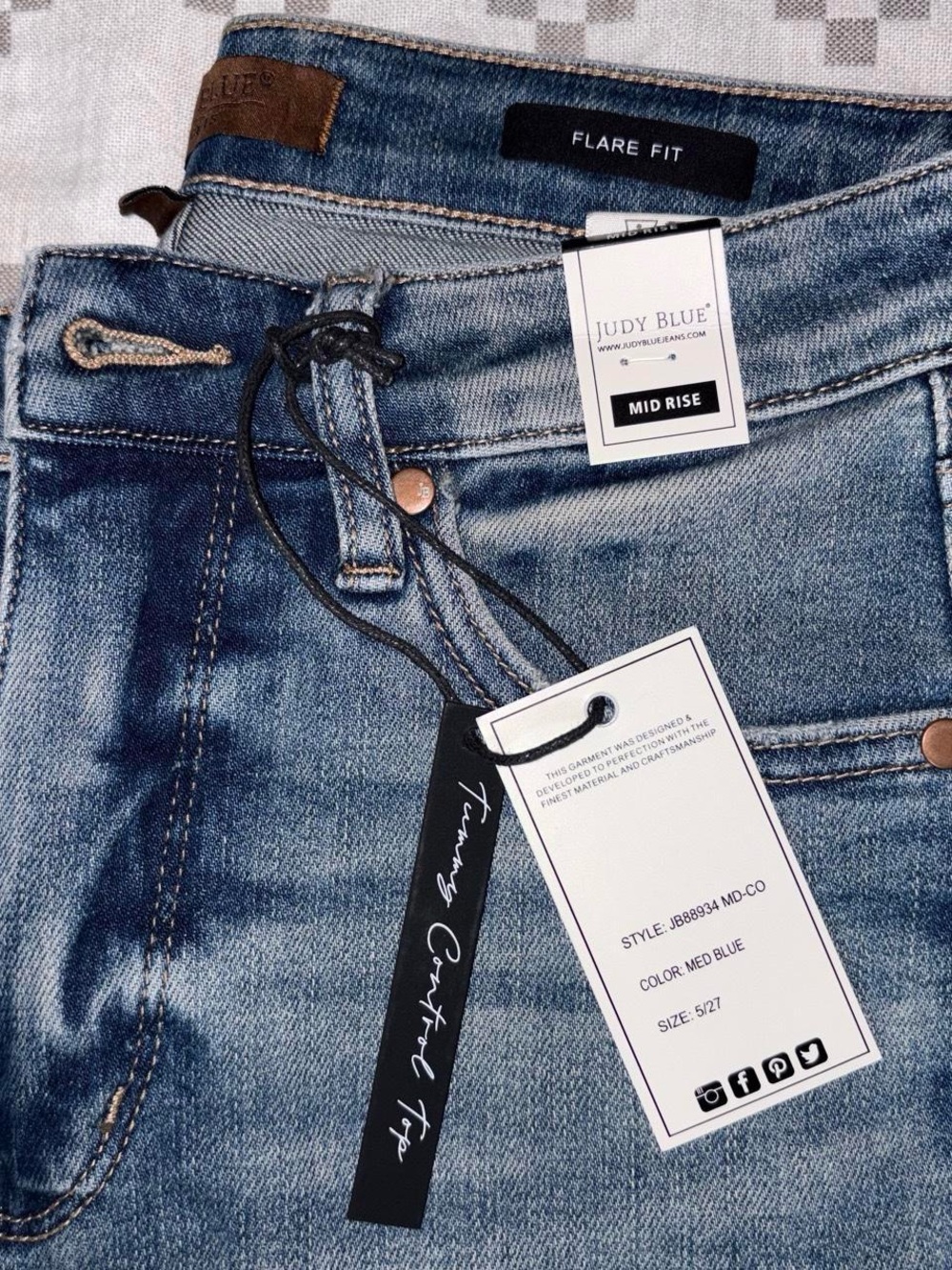 Judy Blue Mid-Dark Blue Flare Jeans 5/27 - Picture 2 of 5